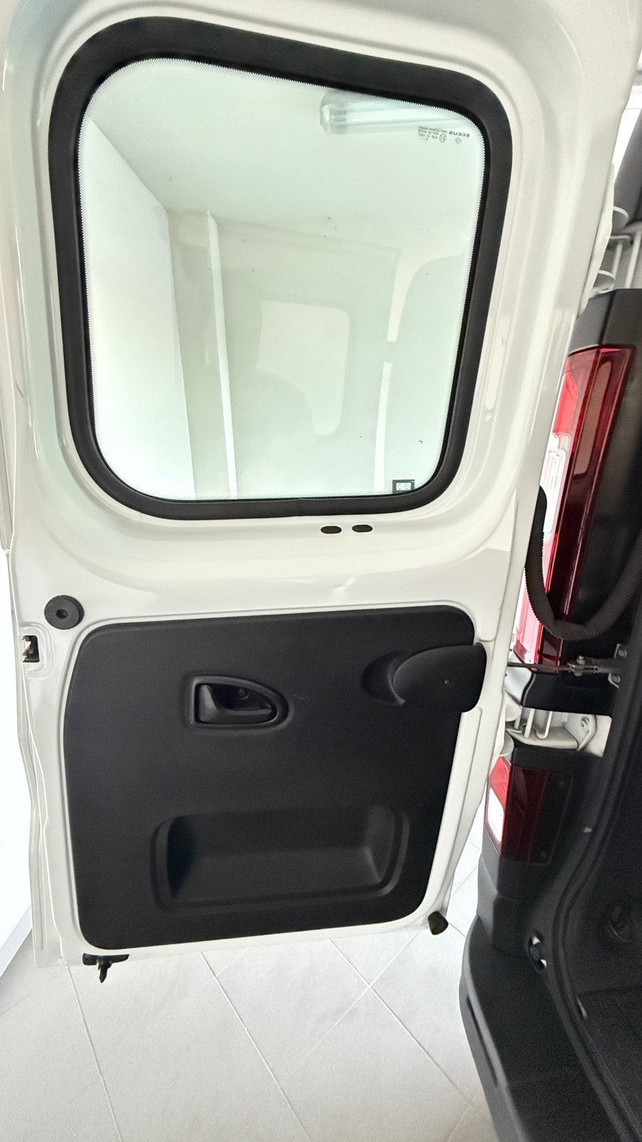 Opel Vivaro LONG 1.6 CDTI – 120.000 km – Ovlašteni servis – Garažiran, fotografija 19