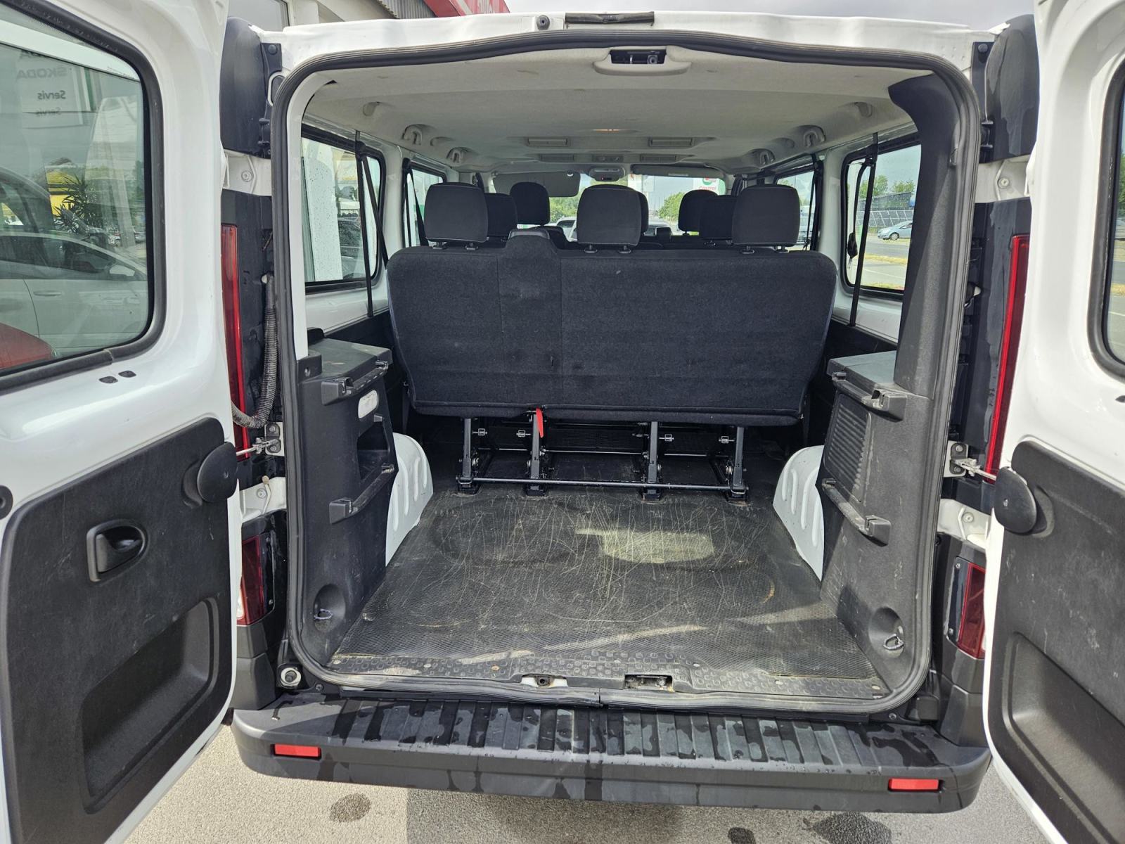 Opel Vivaro 1,6 CDTI (u sustavu PDV-a) registriran do 04/2027, fotografija 12