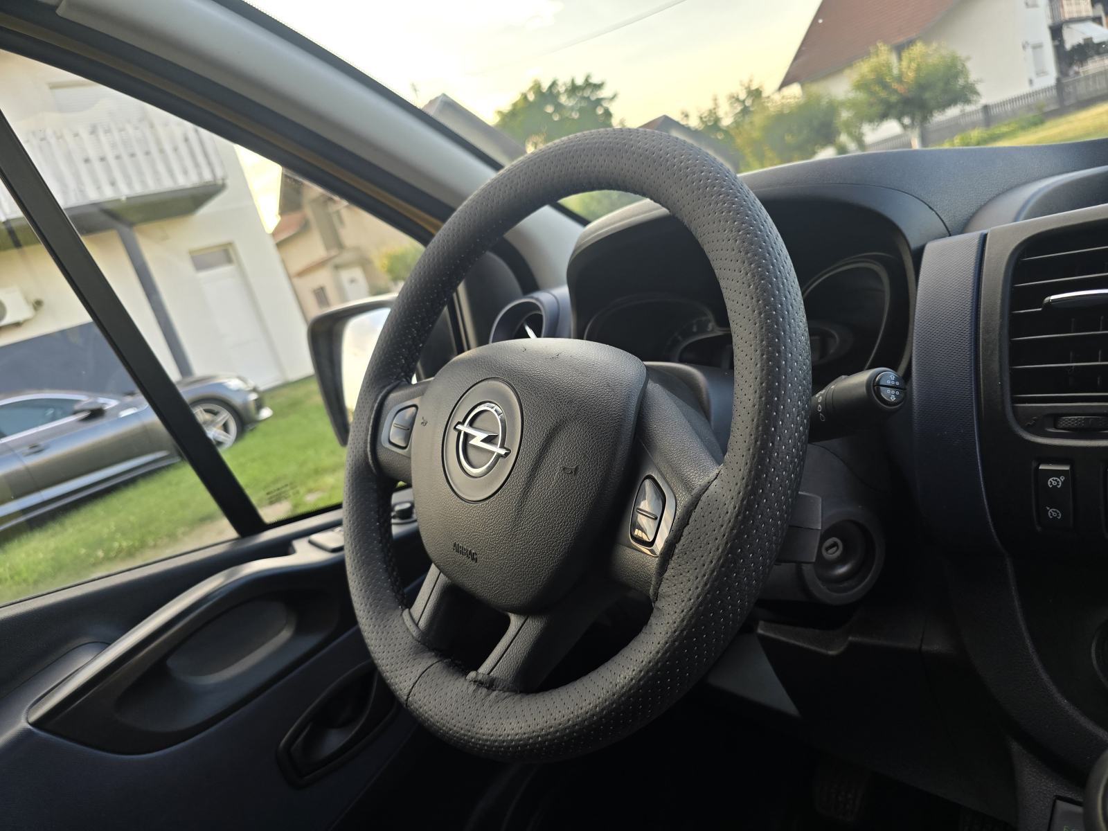 Opel Vivaro 1,6 TDCI-produžen-2020gd.md-KLIMA-3sjd,176tkm,temo,u PDV-u, fotografija 12
