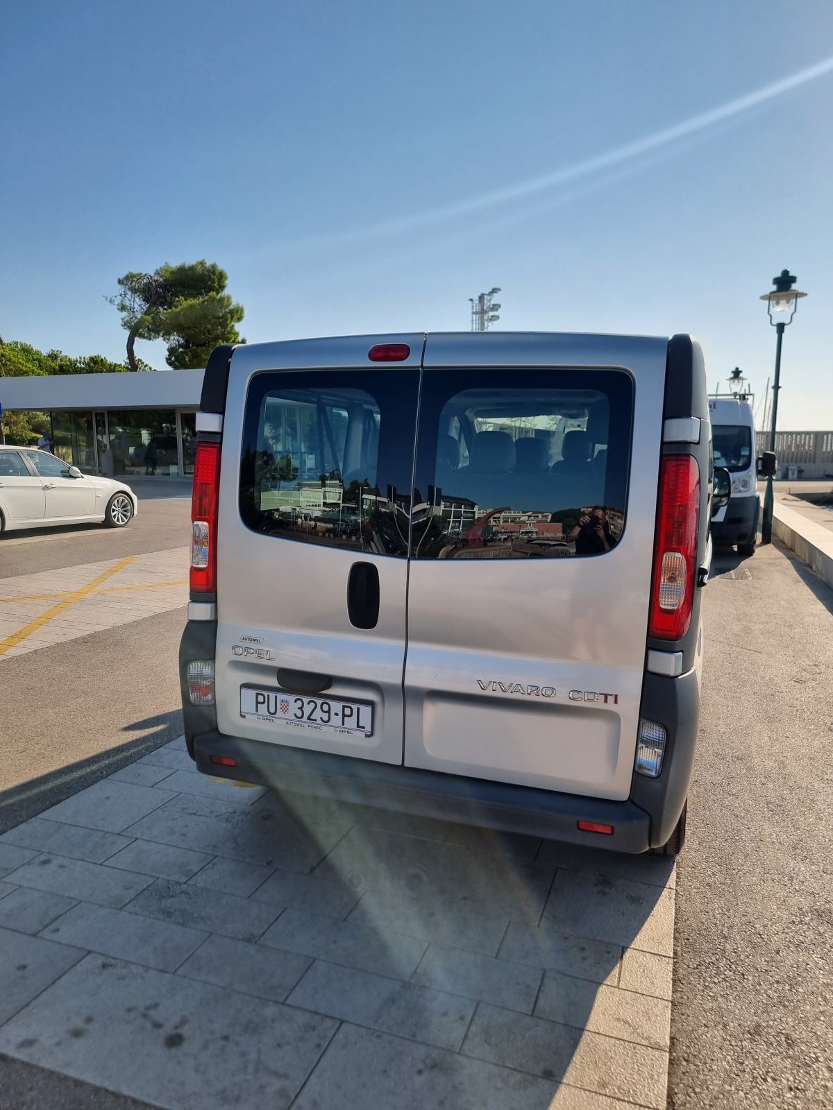 Opel Vivaro 2.0 CDTI L2 8+1, dupla klima, 2 seta guma, uredno održavan, fotografija 6