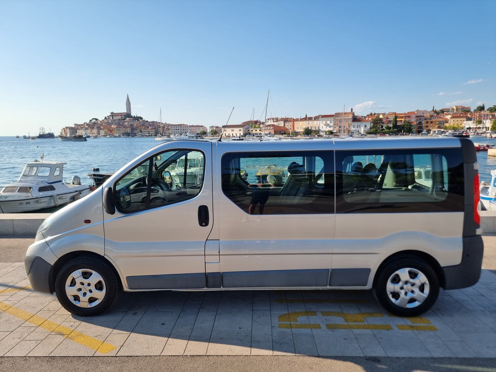 Opel Vivaro 2.0 CDTI L2 8+1, dupla klima, 2 seta guma, uredno održavan, fotografija 4