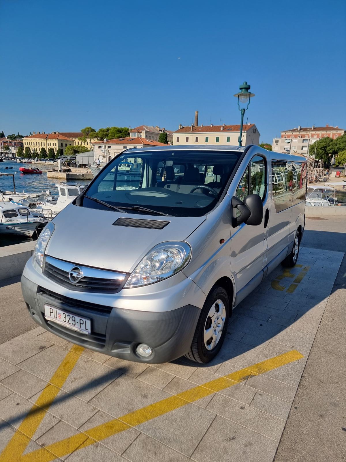 Opel Vivaro 2.0 CDTI L2 8+1, dupla klima, 2 seta guma, uredno održavan, fotografija 3