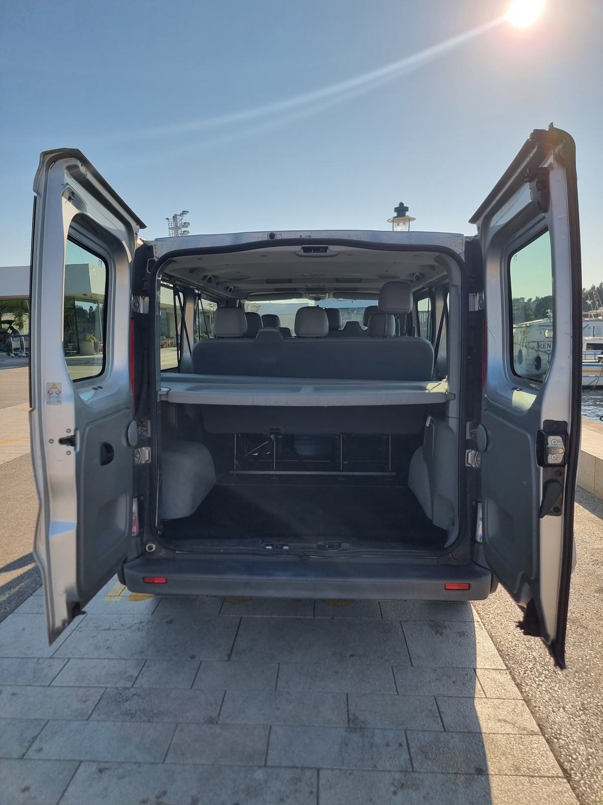 Opel Vivaro 2.0 CDTI L2 8+1, dupla klima, 2 seta guma, uredno održavan, fotografija 8