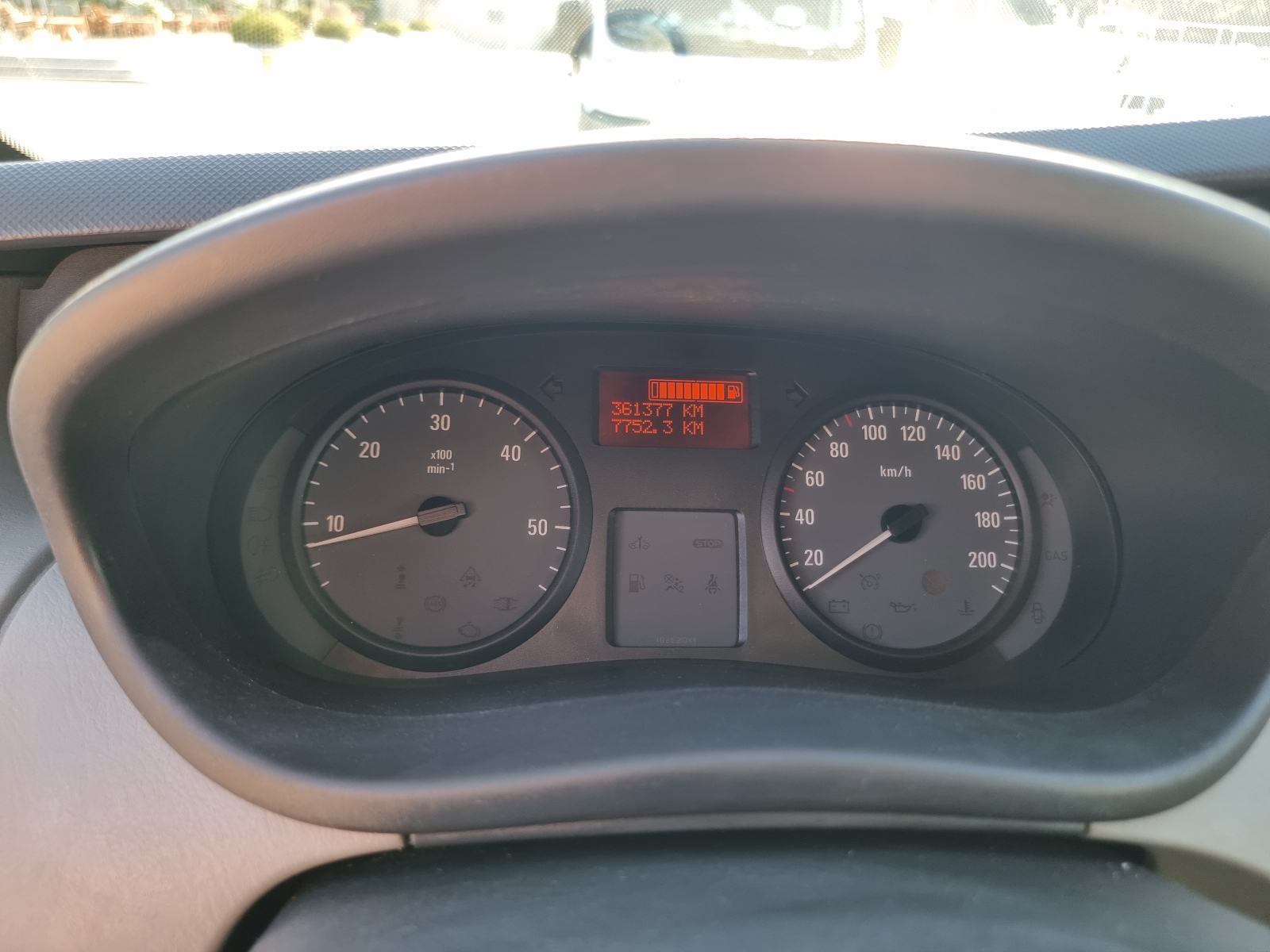 Opel Vivaro 2.0 CDTI L2 8+1, dupla klima, 2 seta guma, uredno održavan, fotografija 16