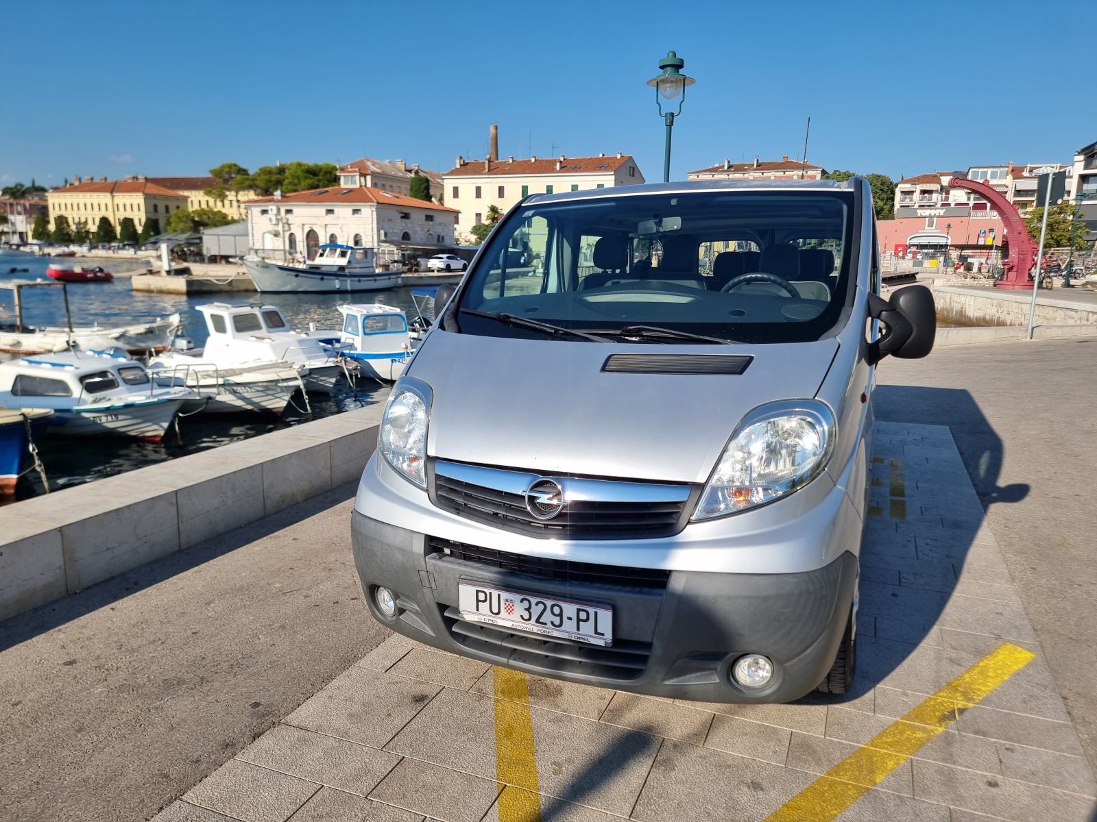 Opel Vivaro 2.0 CDTI L2 8+1, dupla klima, 2 seta guma, uredno održavan, fotografija 7