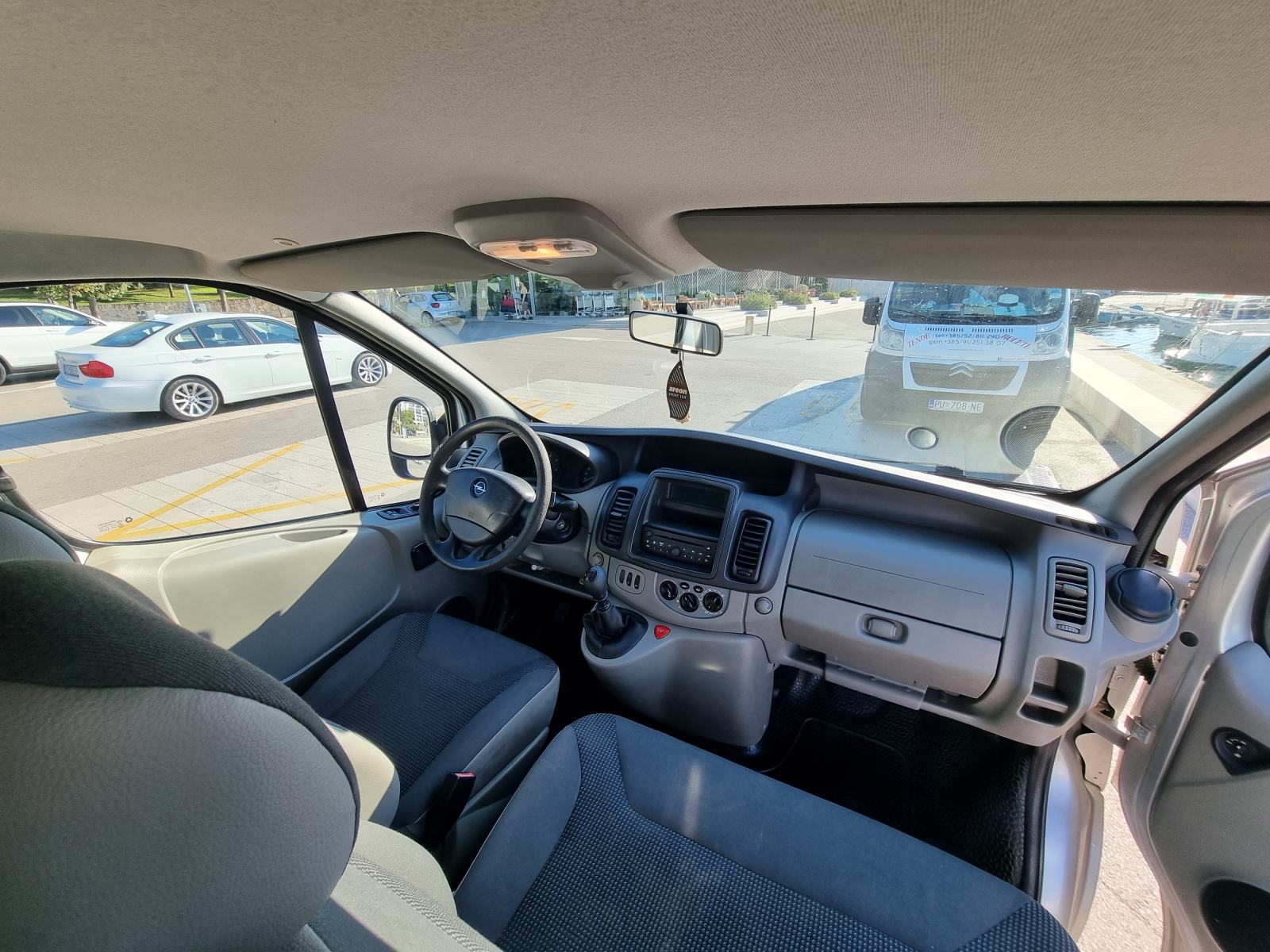 Opel Vivaro 2.0 CDTI L2 8+1, dupla klima, 2 seta guma, uredno održavan, fotografija 12