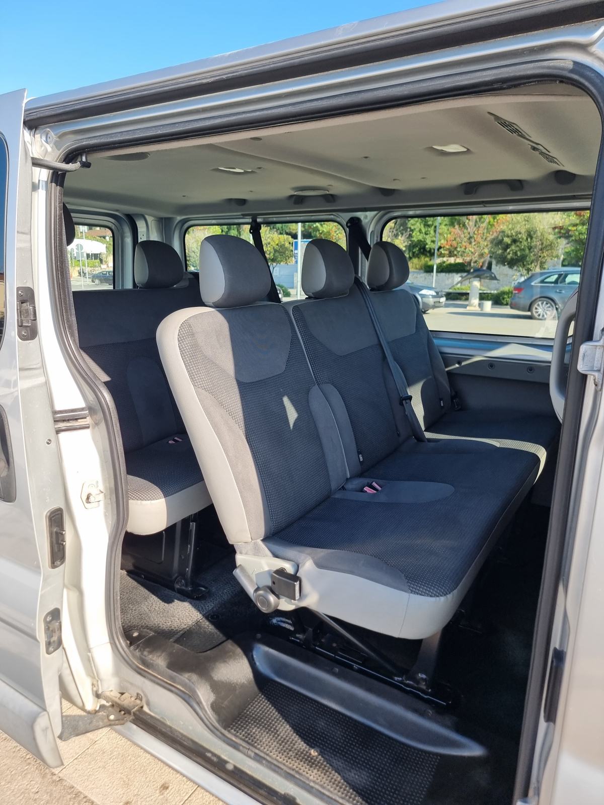 Opel Vivaro 2.0 CDTI L2 8+1, dupla klima, 2 seta guma, uredno održavan, fotografija 9