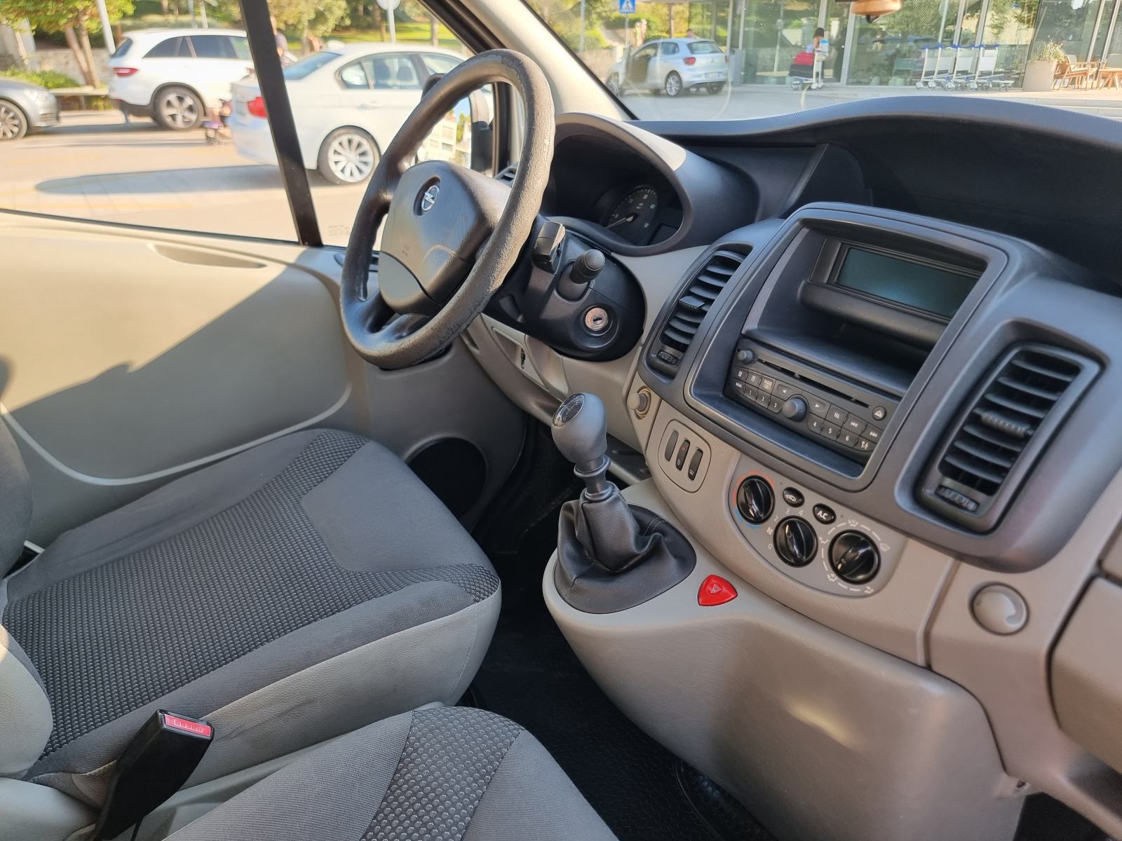 Opel Vivaro 2.0 CDTI L2 8+1, dupla klima, 2 seta guma, uredno održavan, fotografija 14