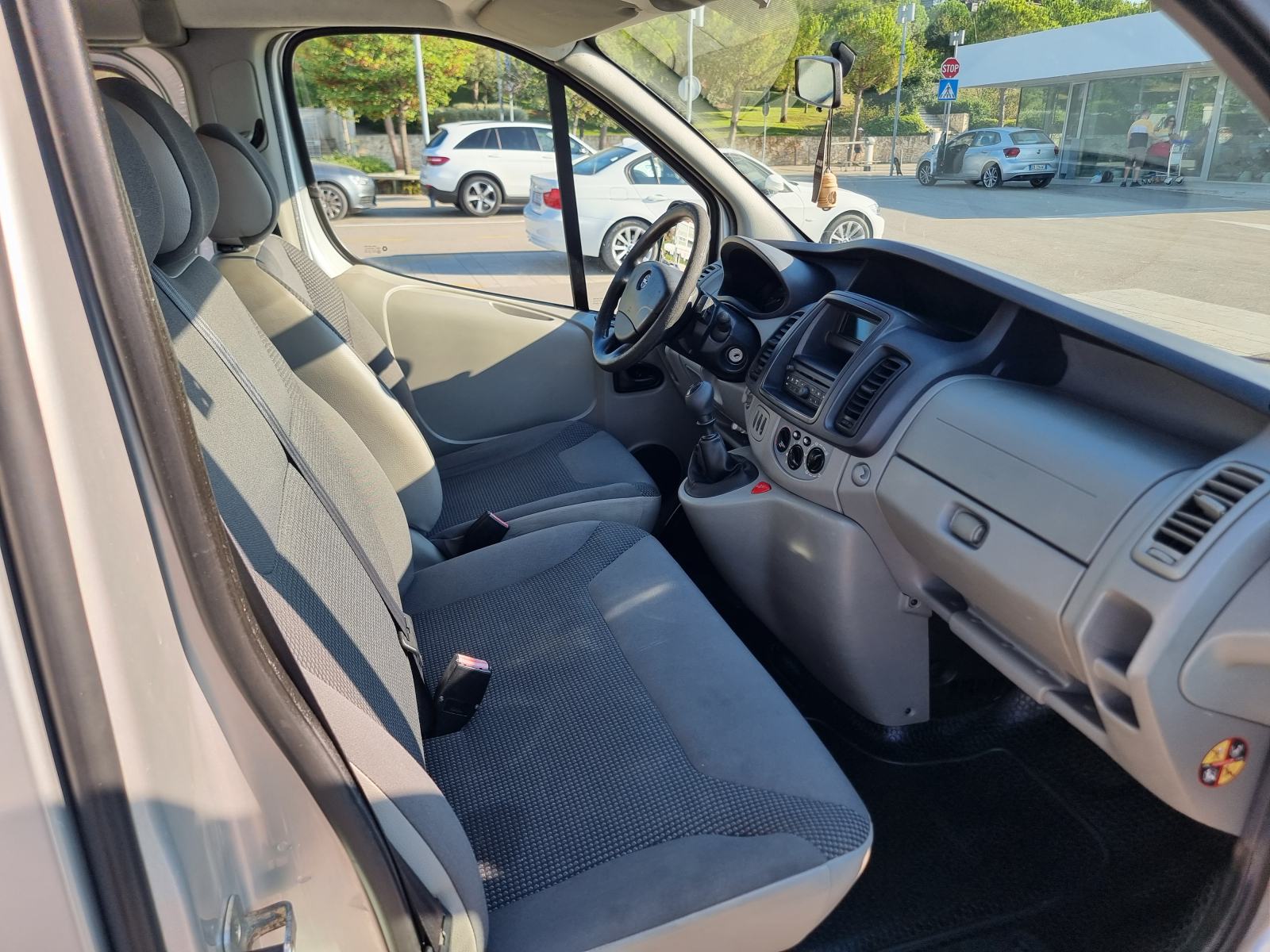 Opel Vivaro 2.0 CDTI L2 8+1, dupla klima, 2 seta guma, uredno održavan, fotografija 15