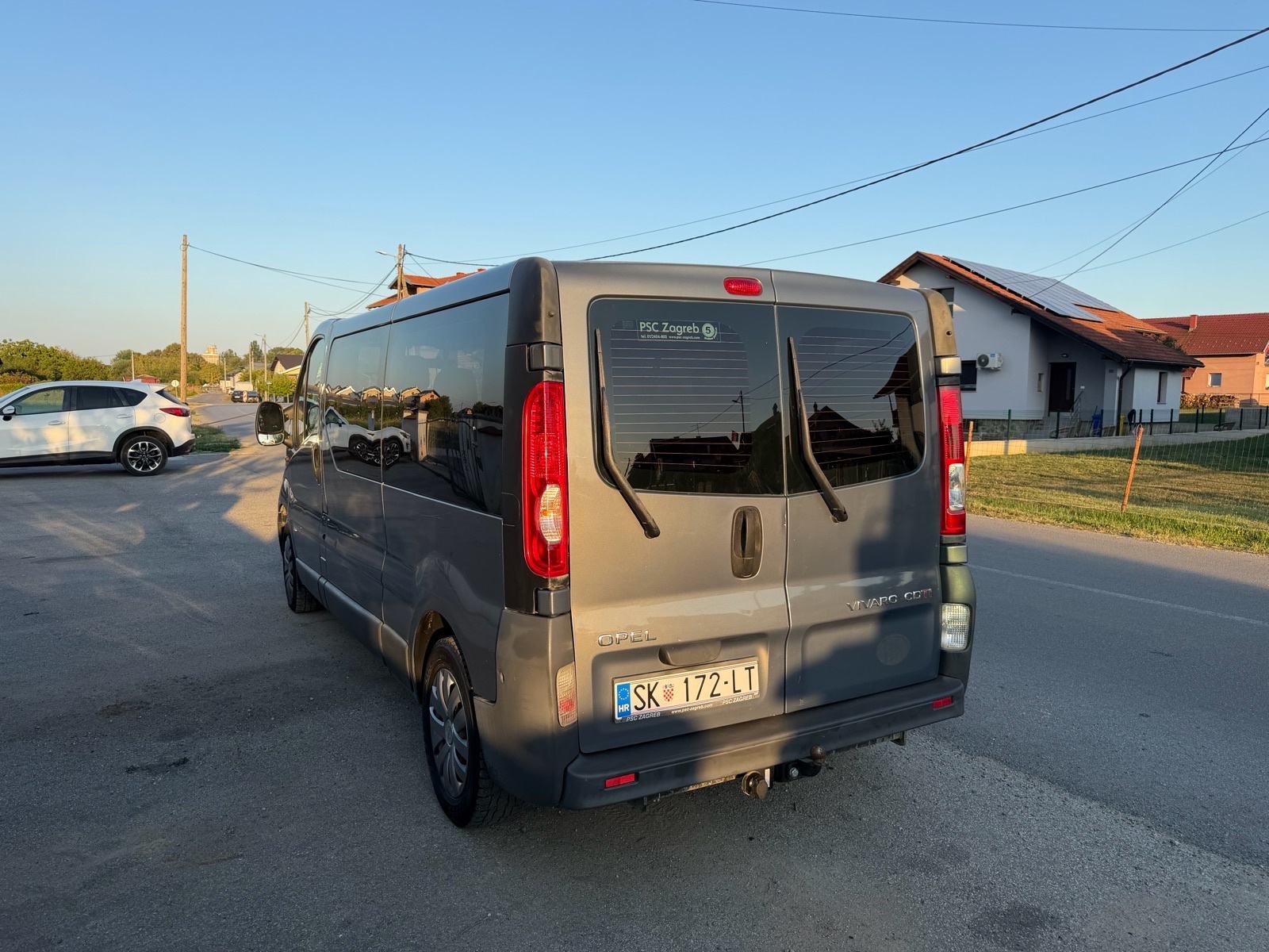 Opel Vivaro 2,0 cdti, fotografija 3