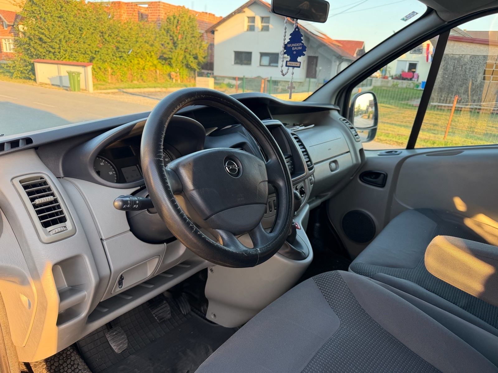 Opel Vivaro 2,0 cdti, fotografija 11