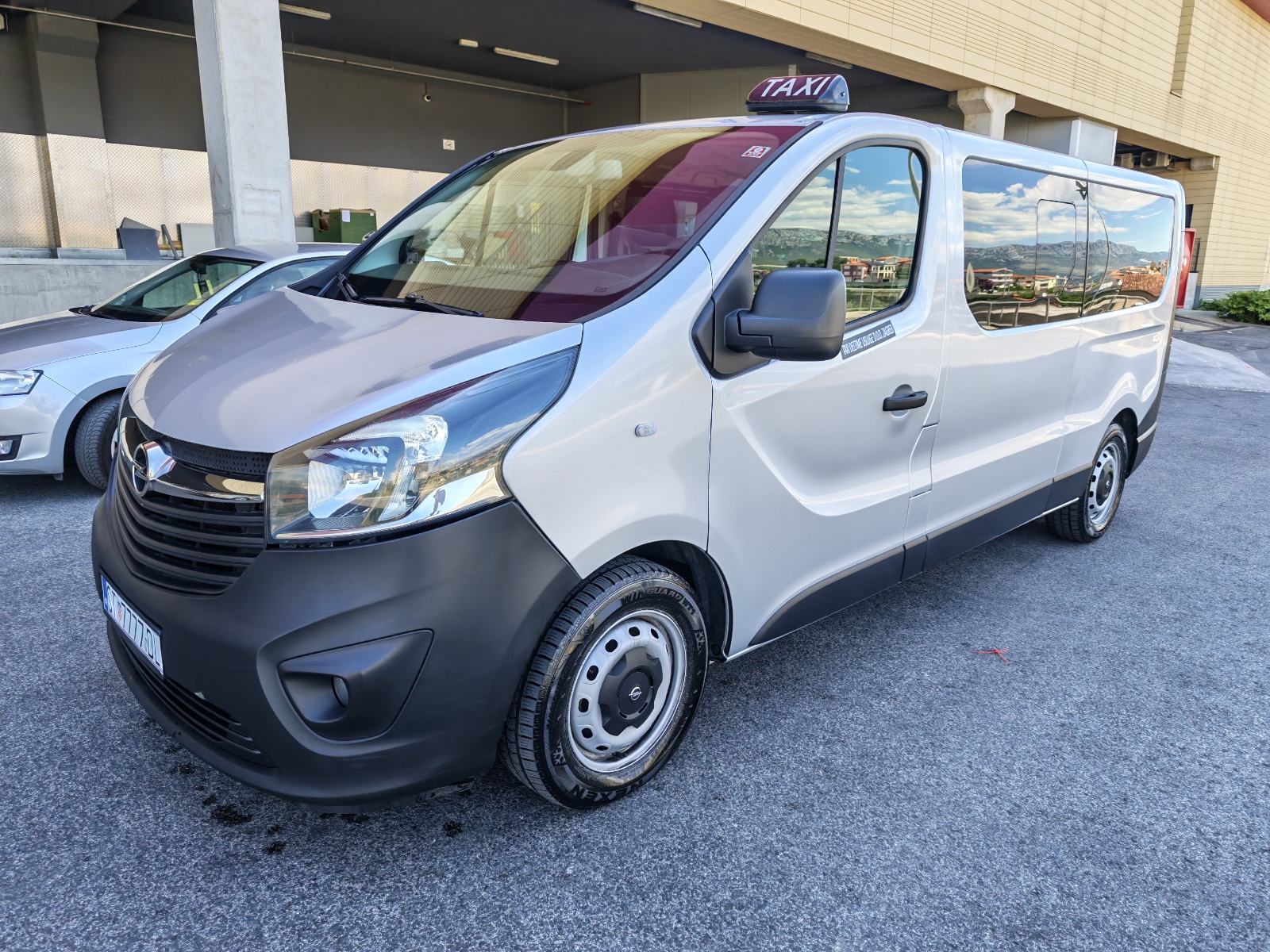 Opel Vivaro Long,1.6 CDTI, reg 21.08.2027,kuka, nav, park senz, kamera, fotografija 2