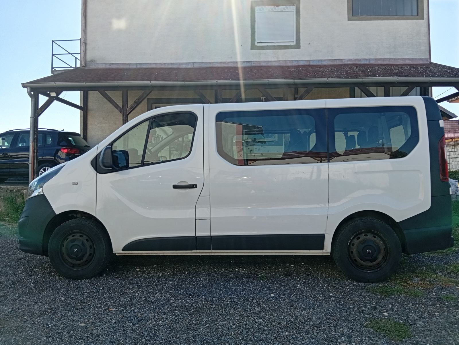 Opel Vivaro L1H1 1,6 mod.2016 - 99 TKM/ KLIMA/ 8+1 SJEDALA REG 02/2027, fotografija 4