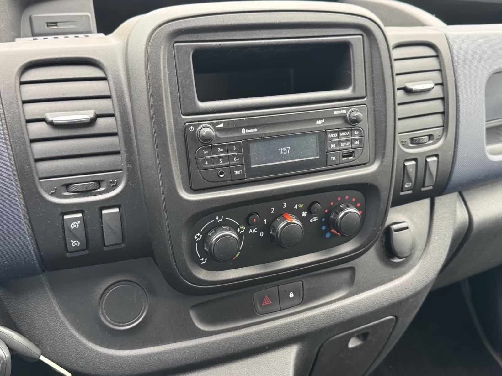 Opel Vivaro L1H1 1,6, fotografija 12