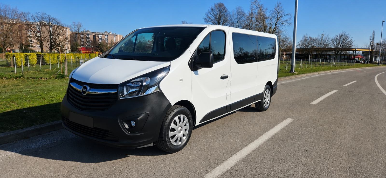 Opel Vivaro L2H1 1,6 125KS 8+1 51.000km Kao nov Kupljen novi u HR !, fotografija 1