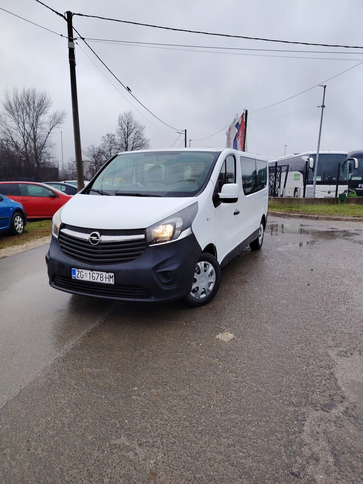 Opel Vivaro L2H1 1,6 8+1 odlično stanje SNIŽENA CIJENA, fotografija 1