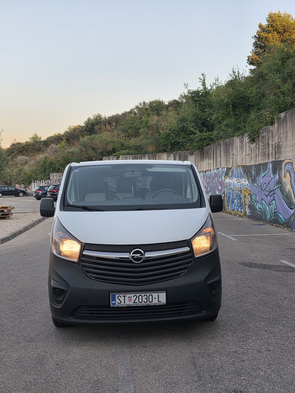 Opel Vivaro 1.6 CDTI BI TURBO 92 kw 2016 godina, fotografija 9