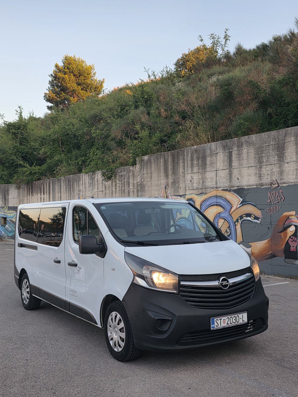 Opel Vivaro 1.6 CDTI BI TURBO 92 kw 2016 godina, fotografija 2