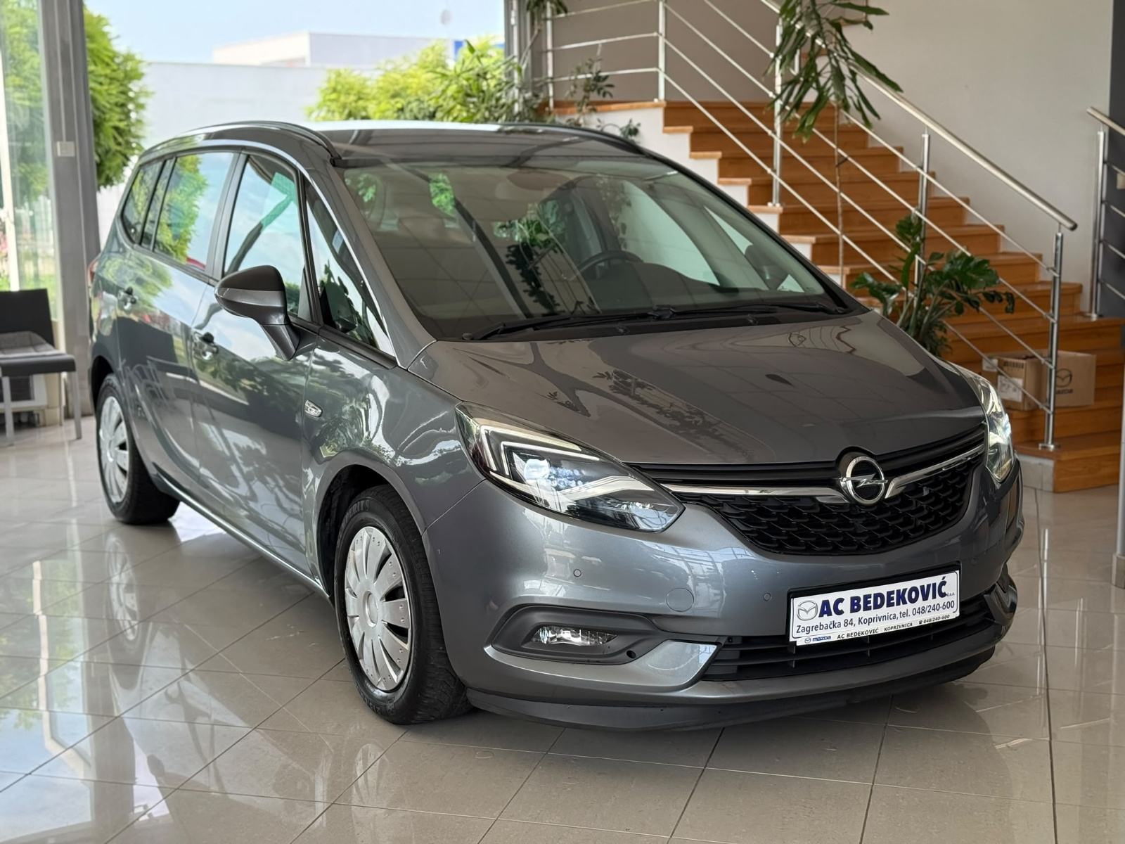 Opel Zafira 1,4 Turbo KAMERA NAVI LED XSENON SERVISNA rezervirano!!!!!, fotografija 1