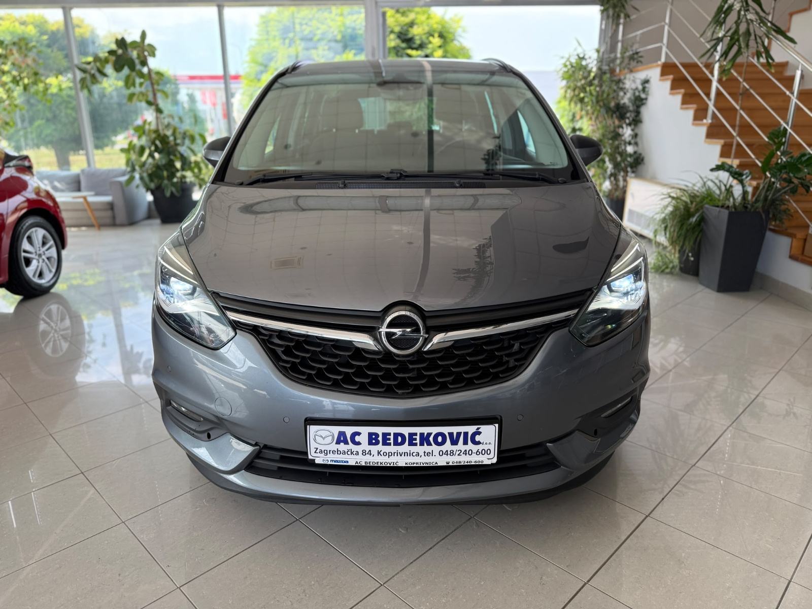 Opel Zafira 1,4 Turbo KAMERA NAVI LED XSENON SERVISNA rezervirano!!!!!, fotografija 2