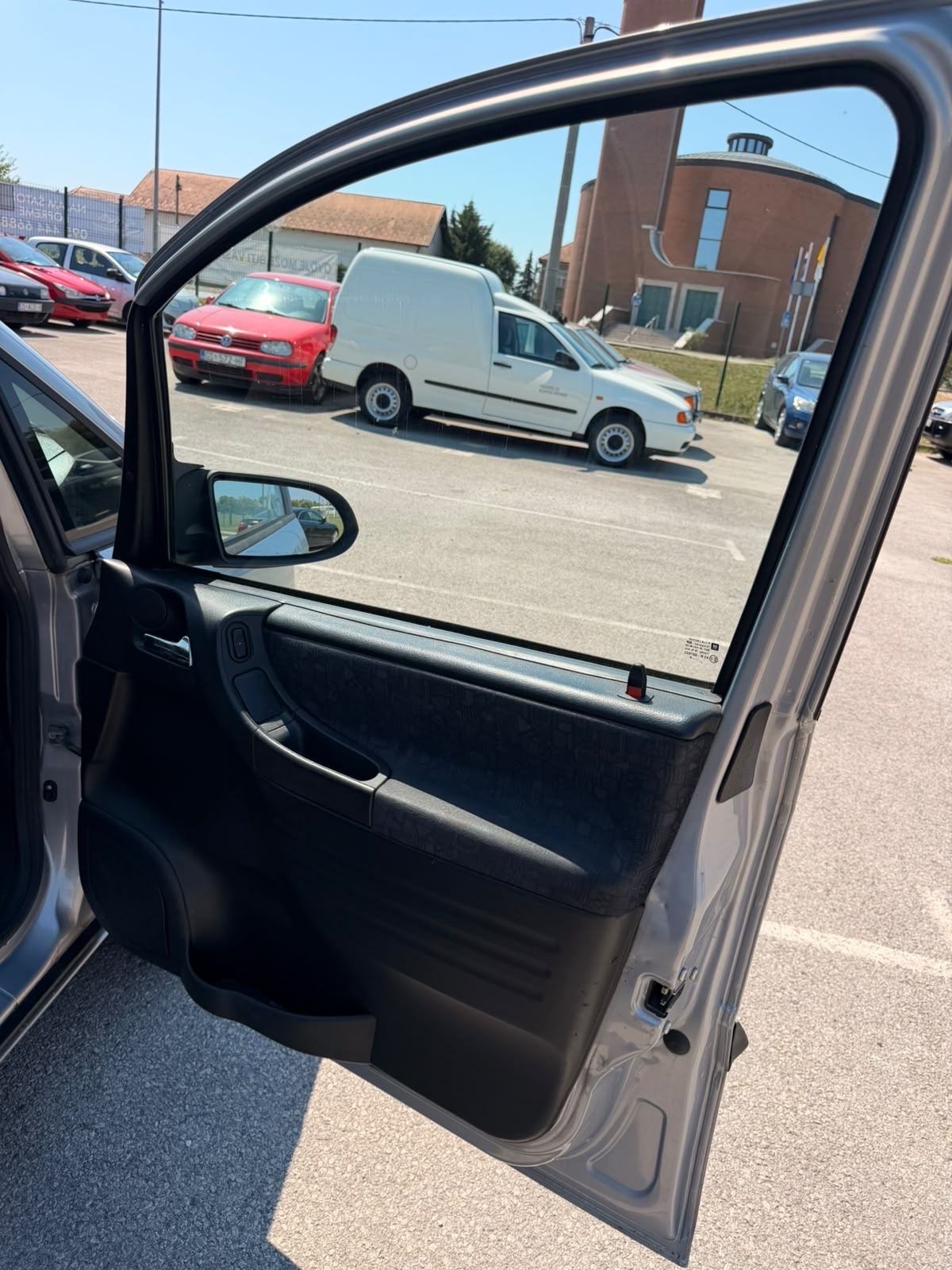 Opel Zafira 1,6 16V KLIMA LEDI BENZIN SAMO 1150 EURA ALCIA 7 SJEDALA, fotografija 9