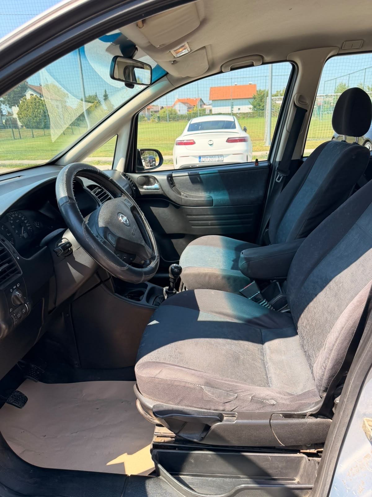 Opel Zafira 1,6 16V KLIMA LEDI BENZIN SAMO 1150 EURA ALCIA 7 SJEDALA, fotografija 12
