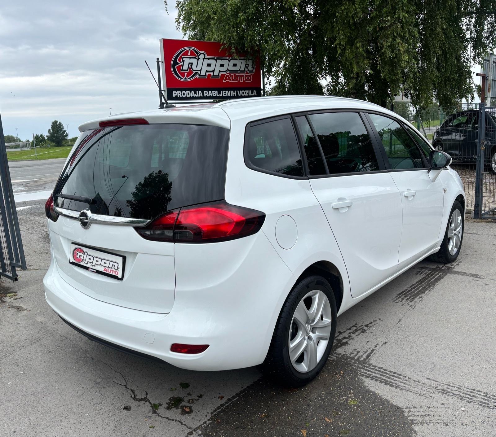 Opel Zafira 1,6CDTI KLIMA - 6 BRZINA - TEMPOMAT - SERVISNA -AUTOKREDIT, fotografija 6