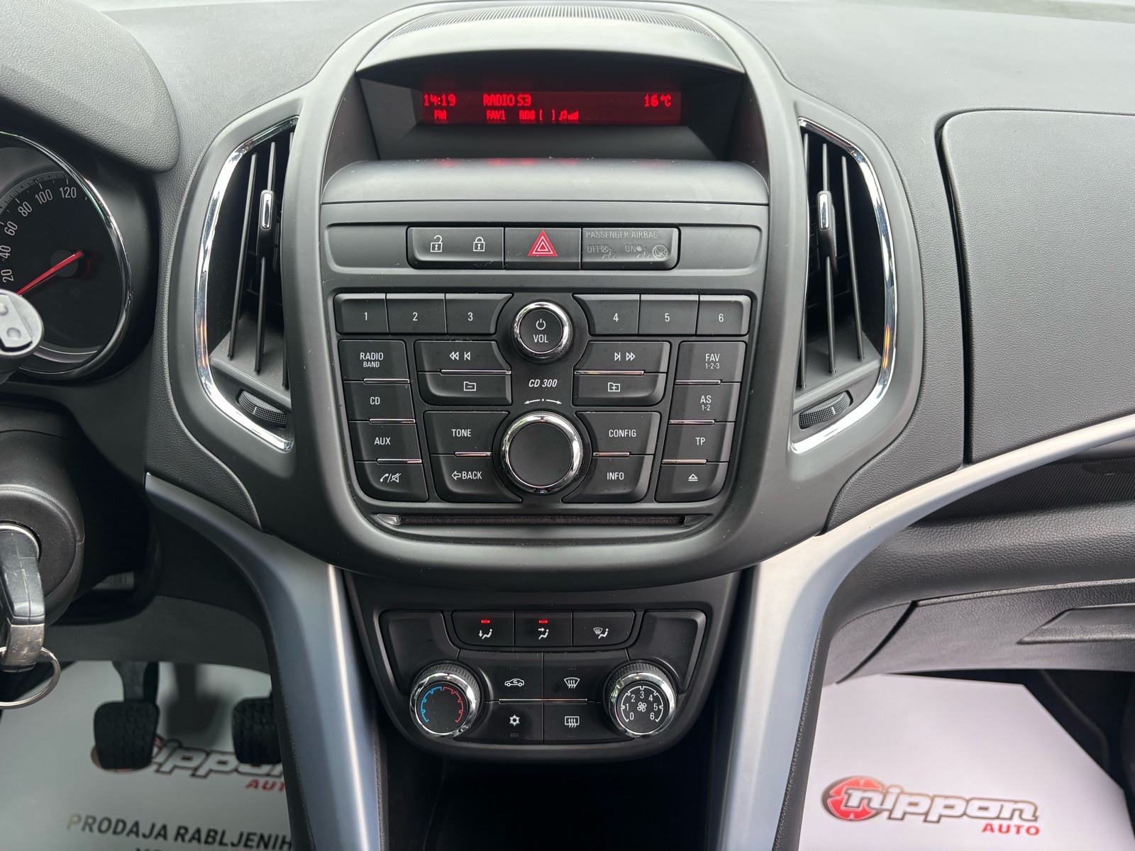 Opel Zafira 1,6CDTI KLIMA - 6 BRZINA - TEMPOMAT - SERVISNA -AUTOKREDIT, fotografija 13