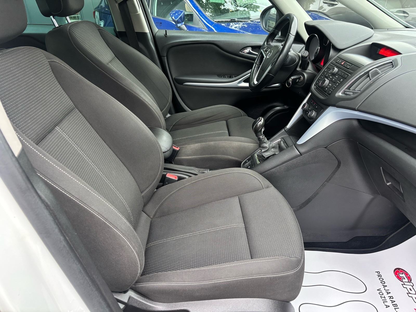 Opel Zafira 1,6CDTI KLIMA - 6 BRZINA - TEMPOMAT - SERVISNA -AUTOKREDIT, fotografija 17