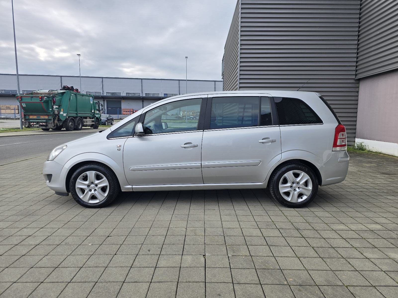 Opel Zafira 1,7 CDTI / 7 sijedala / Klima / Servisna / 1 Vlasnik /, fotografija 2