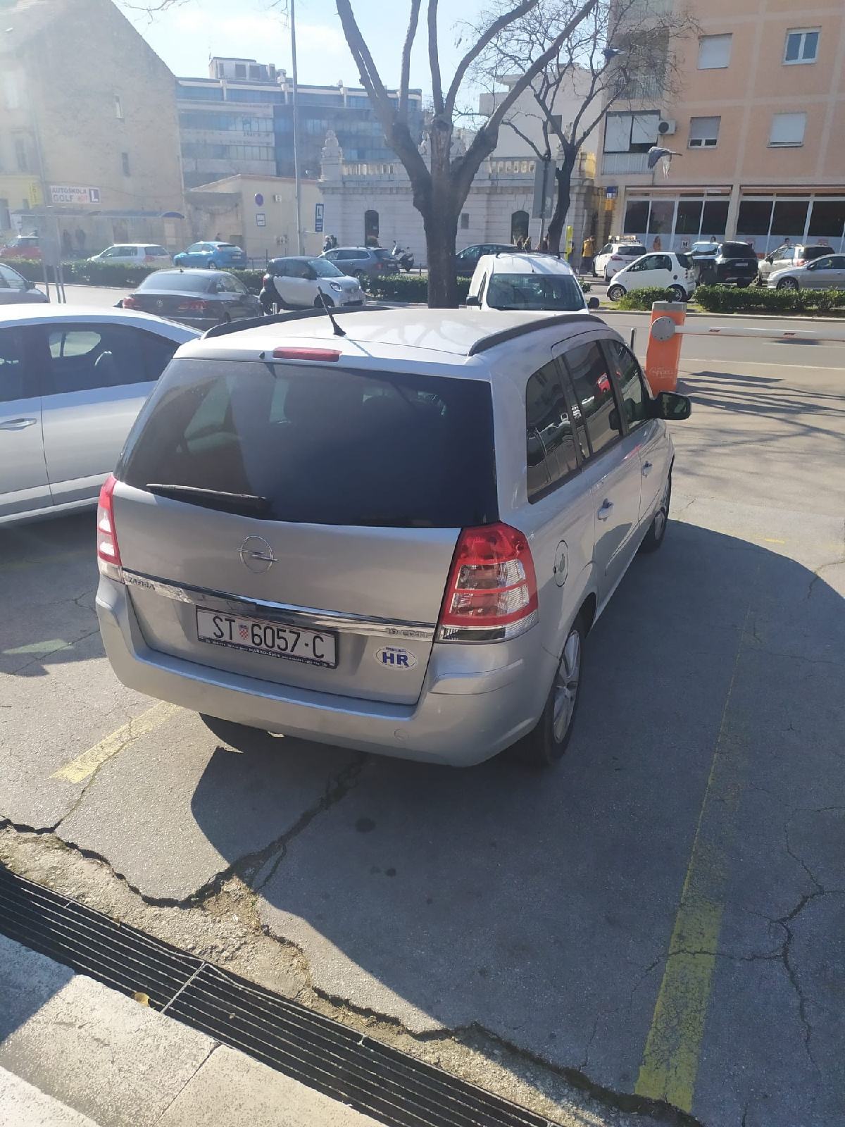 Opel Zafira 1,9 CDTI, fotografija 2