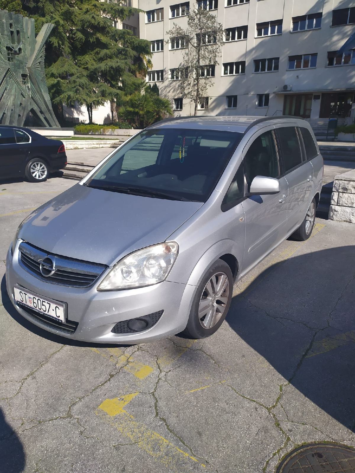 Opel Zafira 1,9 CDTI, fotografija 1