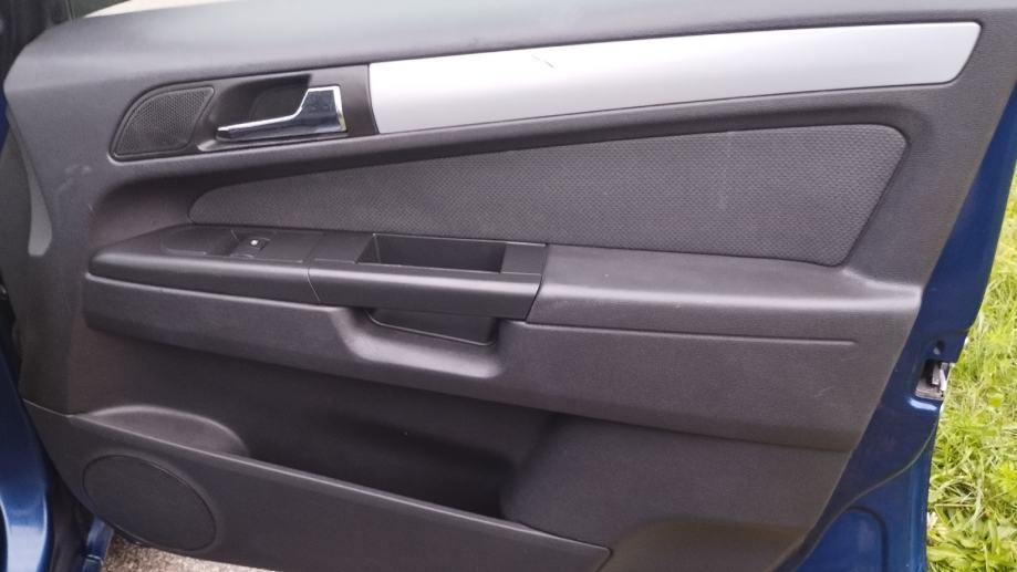 Opel Zafira 1,9 CDTI, fotografija 3