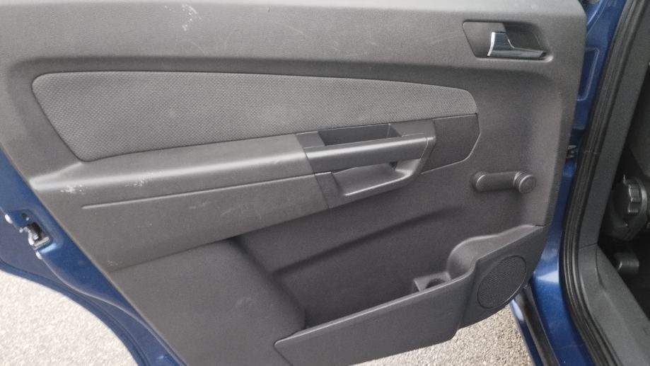 Opel Zafira 1,9 CDTI, fotografija 15