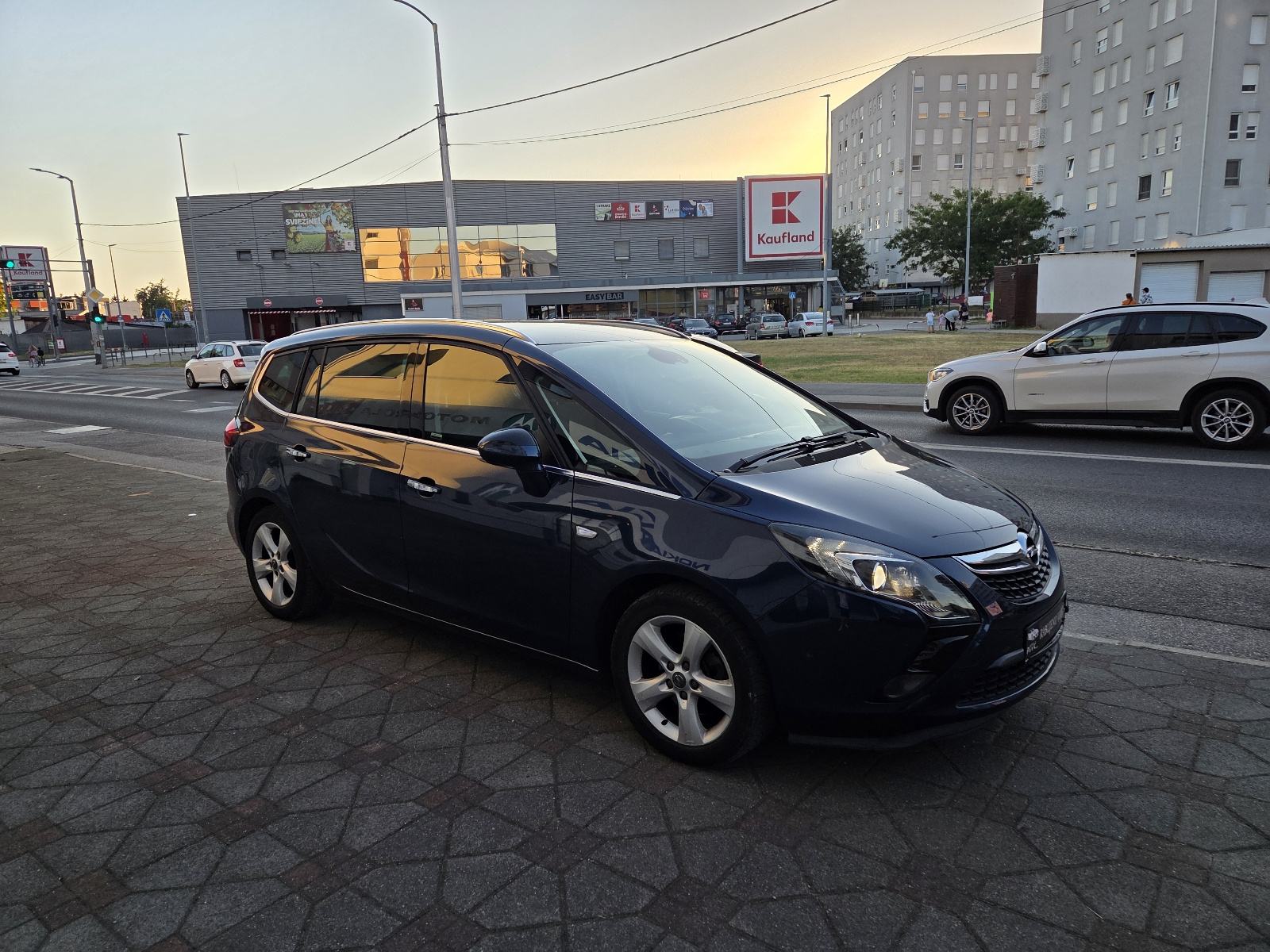 OPEL ZAFIRA 2.0 CDTI- 130ks-BI XENON-NAVIGACIJA-2x PARK SENZORI+KAMERA, fotografija 5