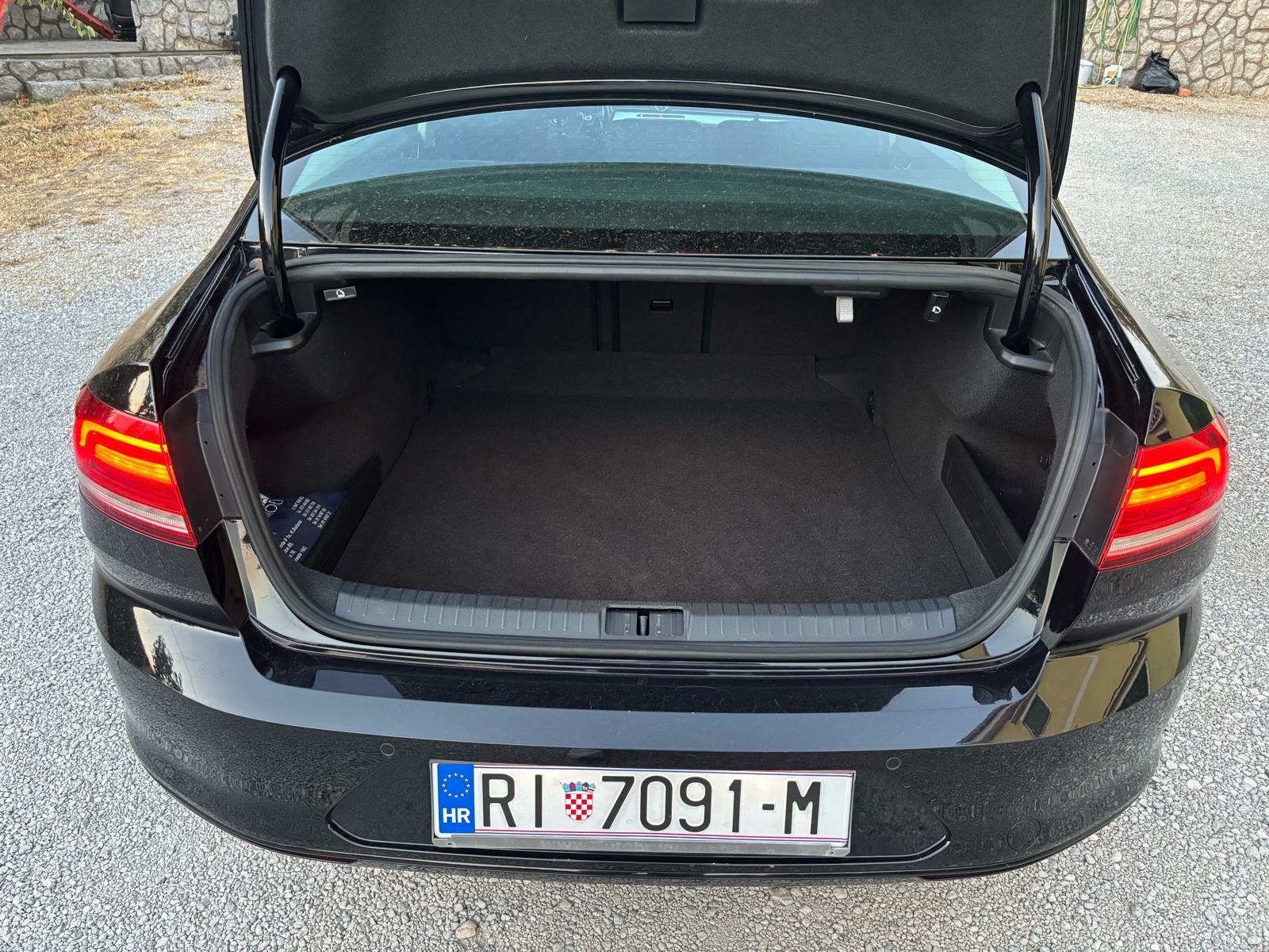 PASSAT 2.0 TDI,HR AUTO,REG.G.DANA,VELIKI SERVIS,KOMPL.SERVISNA., fotografija 10