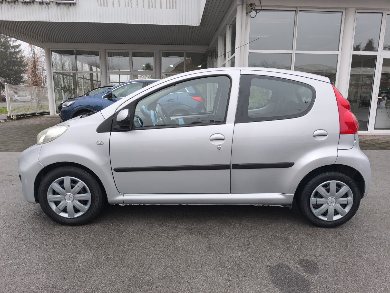 Peugeot 107 1,0 KLIMA, fotografija 7