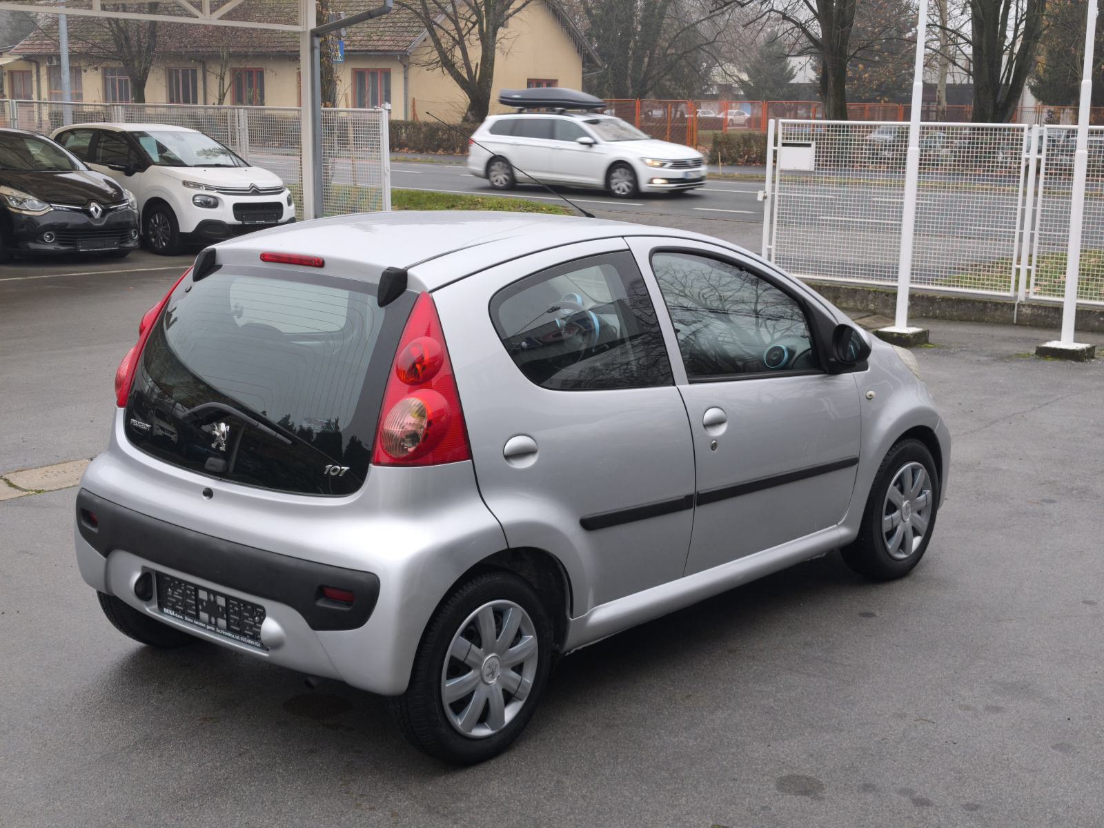 Peugeot 107 1,0 KLIMA, fotografija 11