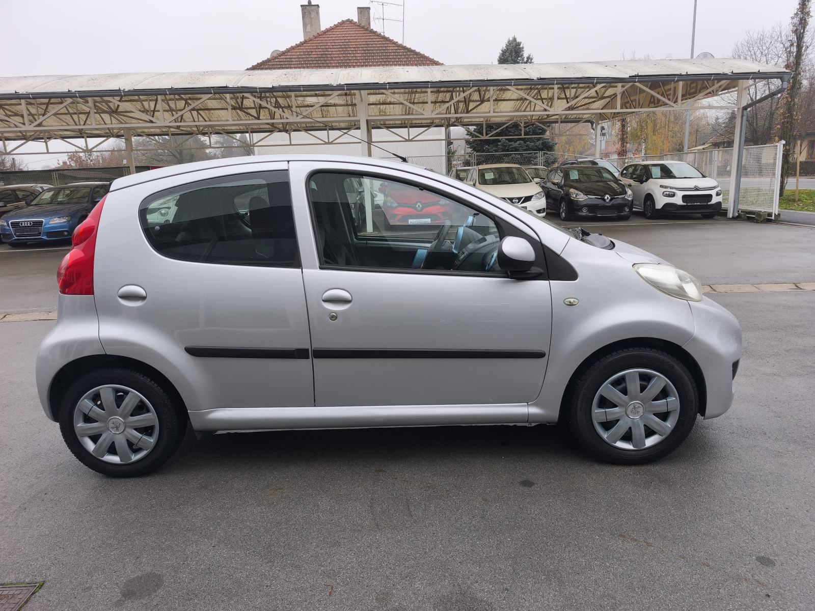 Peugeot 107 1,0 KLIMA, fotografija 14