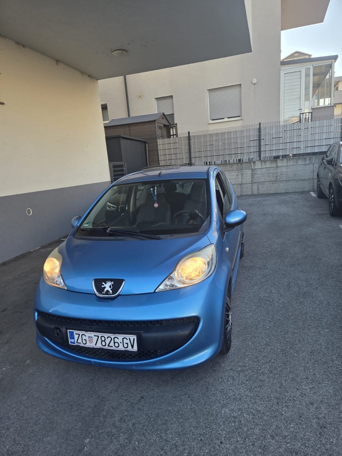 Peugeot 107 1.0, fotografija 3