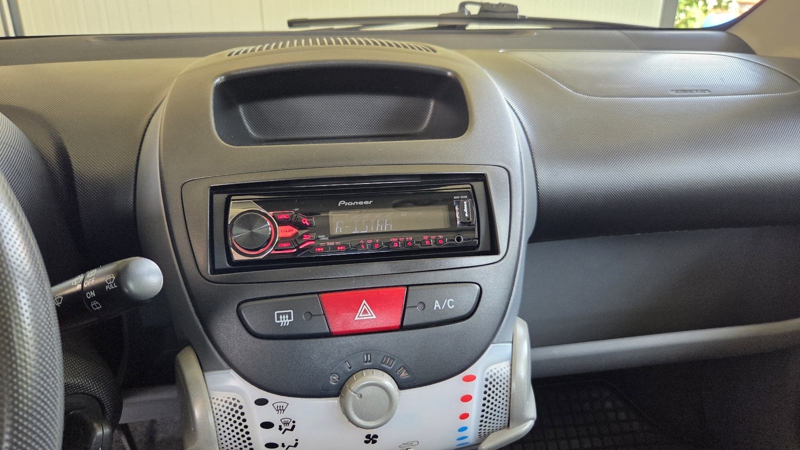 Peugeot 107 1,0 klima ,Reg 6/27, fotografija 11