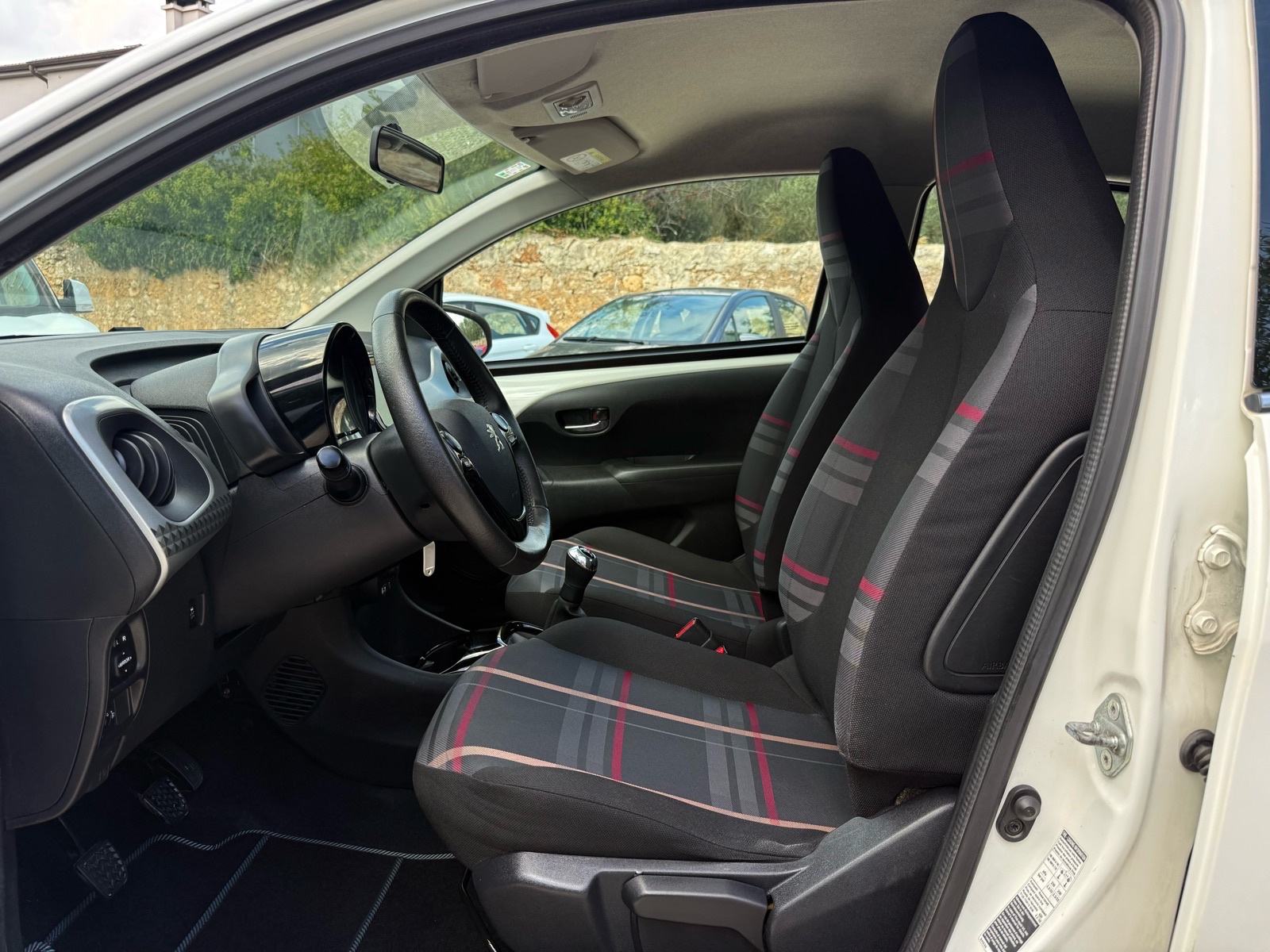 PEUGEOT 108 1.0 *5 vrata+reg. do 10/2026.+sva oprema*, fotografija 16