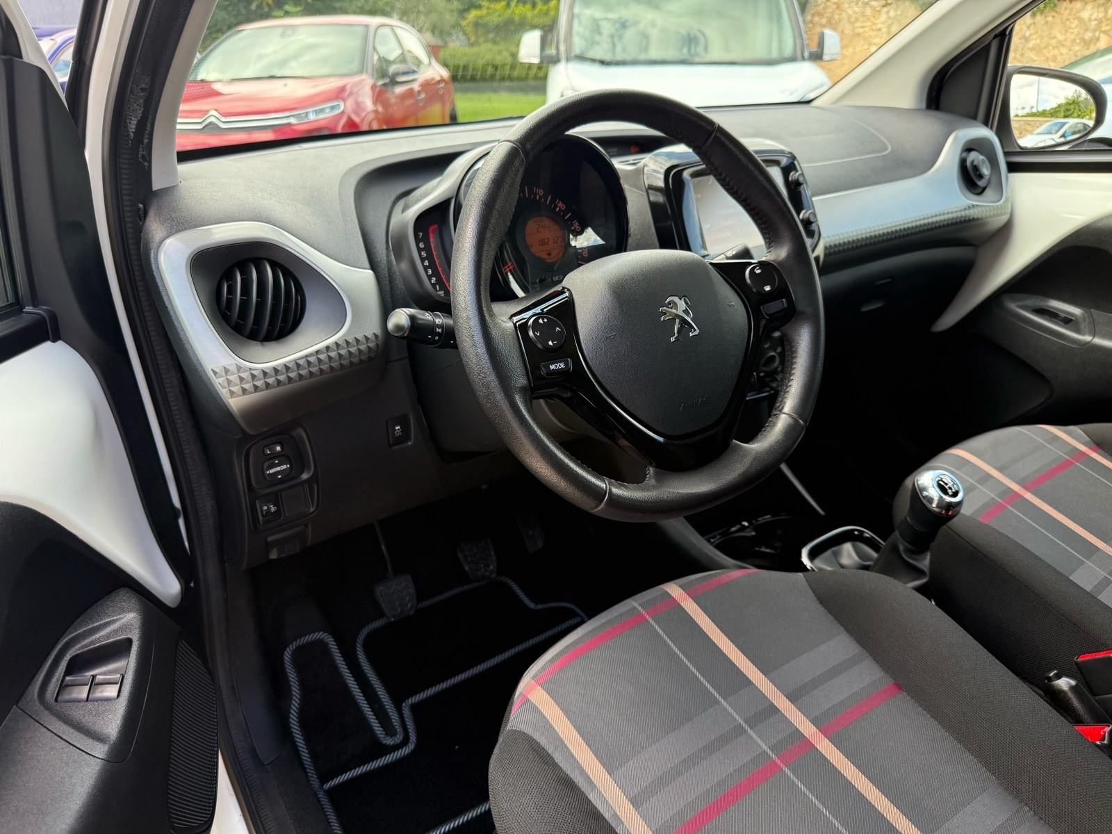 PEUGEOT 108 1.0 *5 vrata+reg. do 10/2026.+sva oprema*, fotografija 17