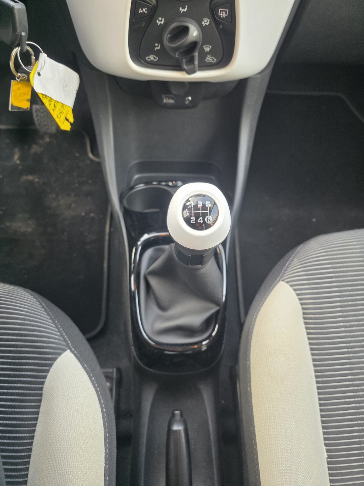Peugeot 108 1,2. 2018G, 69000 KM, fotografija 12