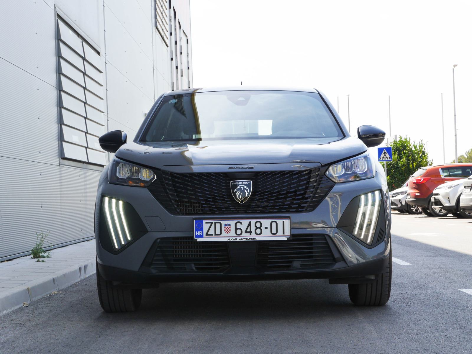 Peugeot 2008 1,2 |1.vl |Nije rent-a-car |Garancija do 11/2028 |14000km, fotografija 9