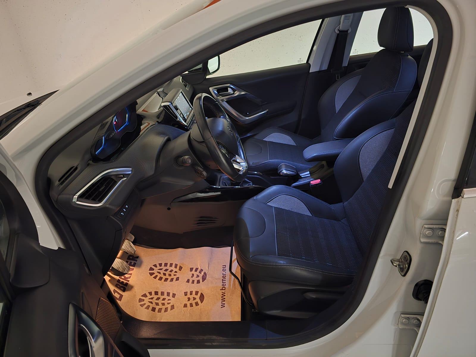 Peugeot 2008 1,2 110 KS Allure, Veliki Servis, Prvi vlasnik, Jamstvo!, fotografija 13