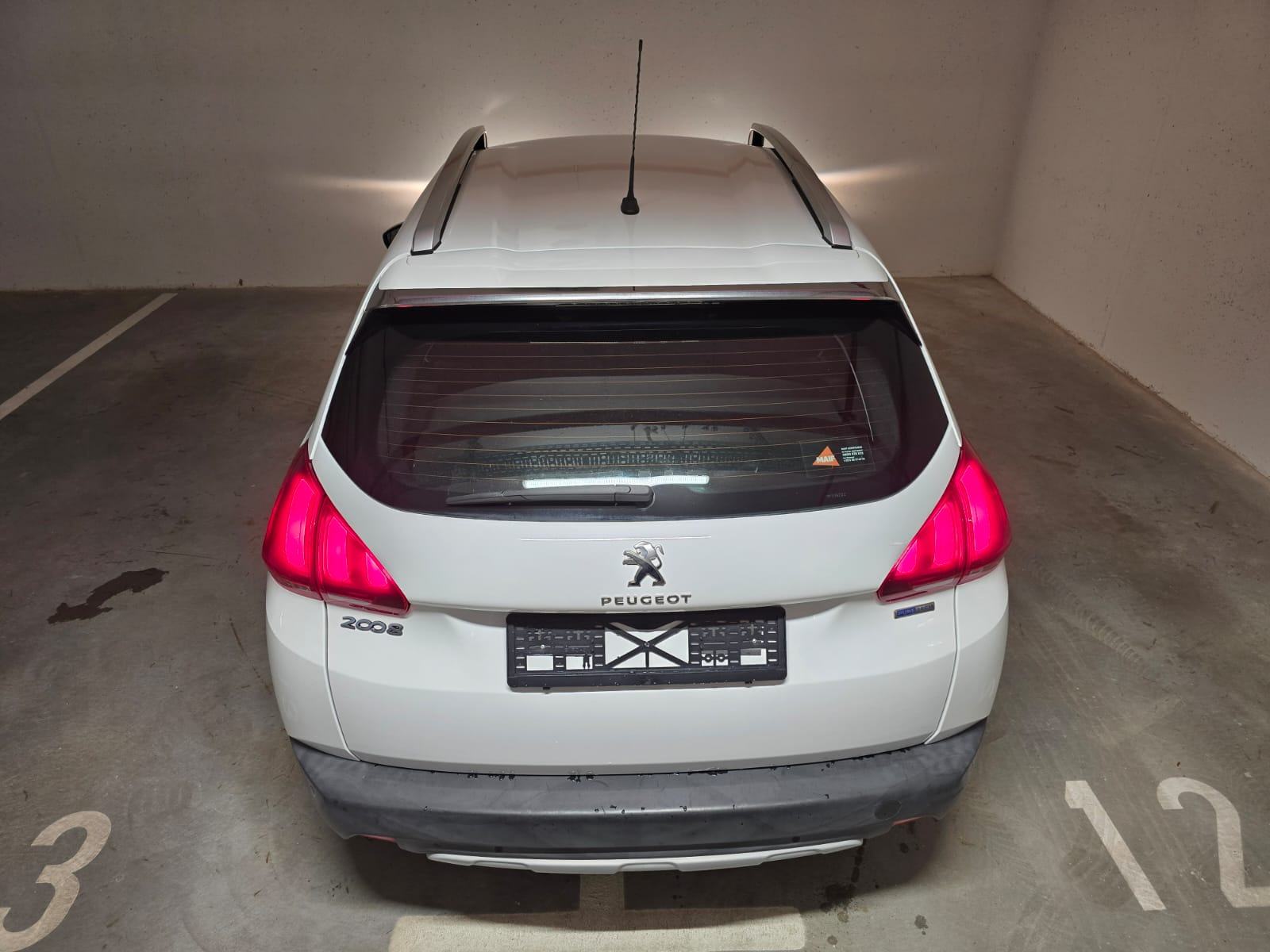 Peugeot 2008 1,2 110 KS Allure, Veliki Servis, Prvi vlasnik, Jamstvo!, fotografija 4