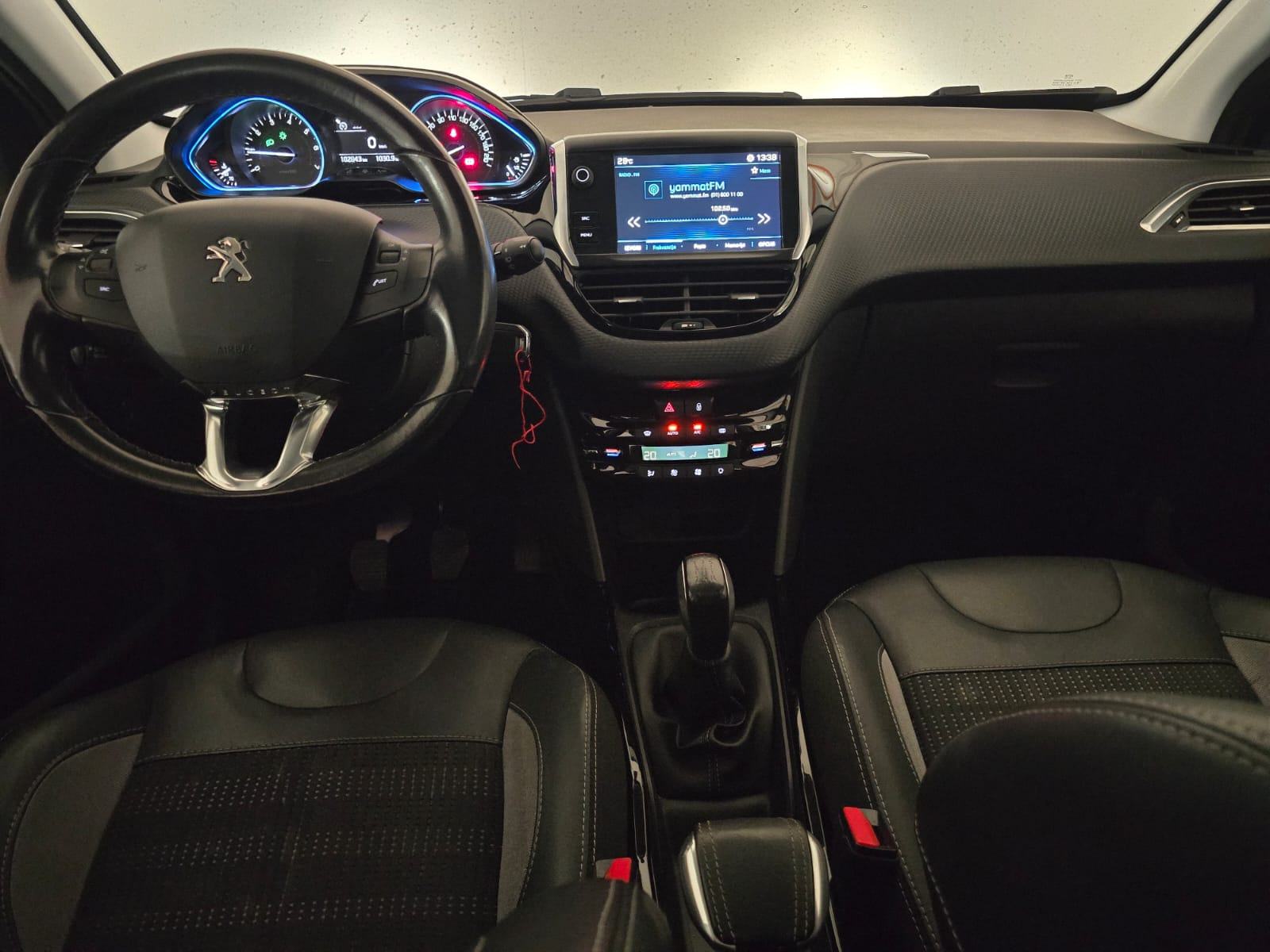 Peugeot 2008 1,2 110 KS Allure, Veliki Servis, Prvi vlasnik, Jamstvo!, fotografija 13