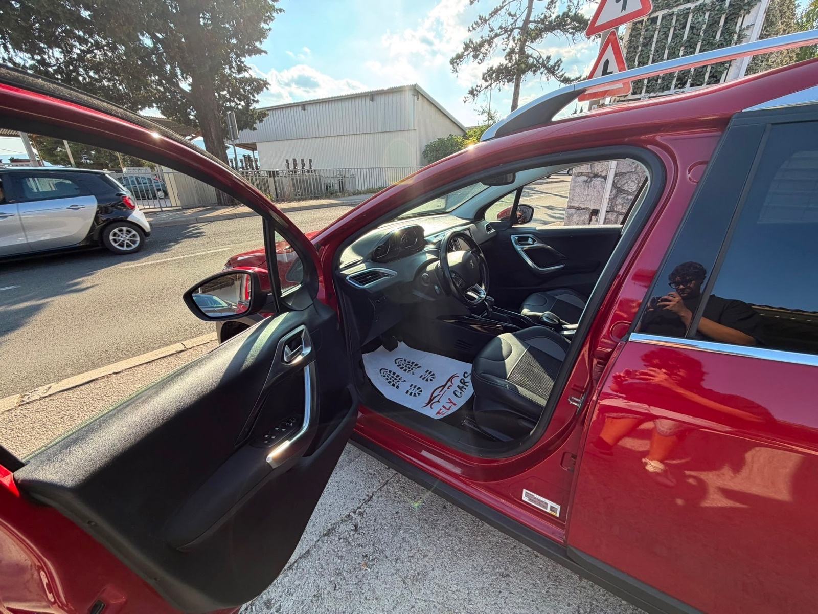 Peugeot 2008 1,2 110Ks automatik ALLUR/NAVIGACIJA/PARKING KAMERA, fotografija 10