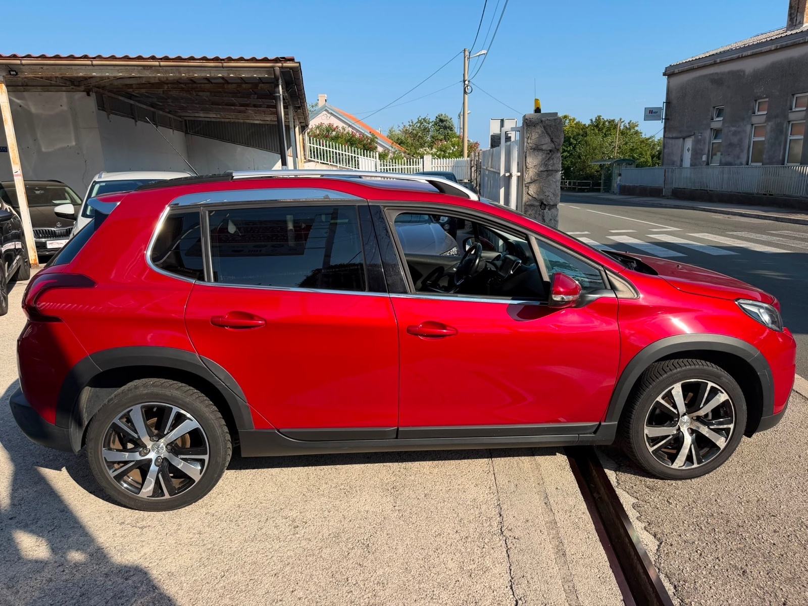 Peugeot 2008 1,2 110Ks automatik ALLUR/NAVIGACIJA/PARKING KAMERA, fotografija 7